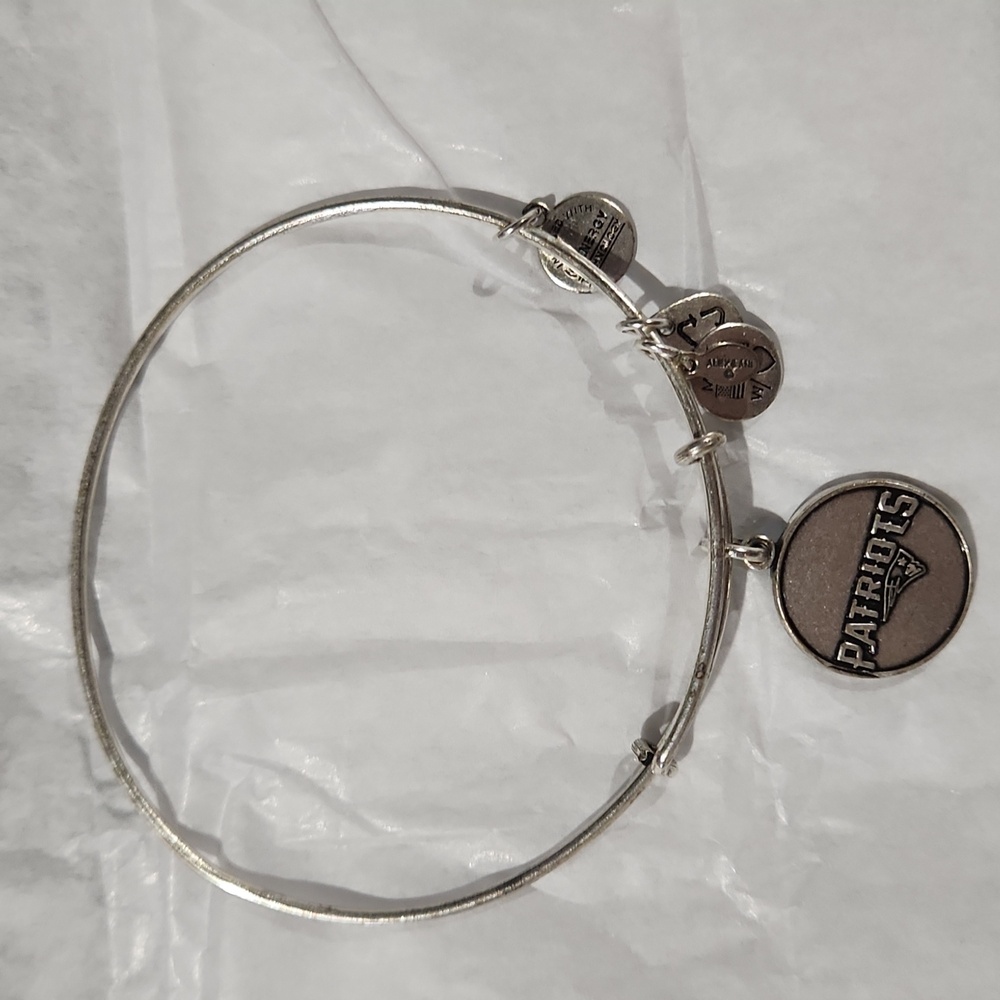 Alex and Ani New Englad Patriots- No Card